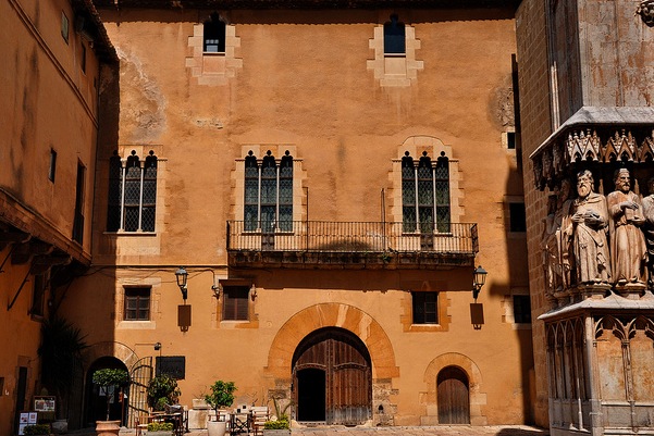Bij de Kathedraal van Tarragona Bij de Kathedraal van Tarragona